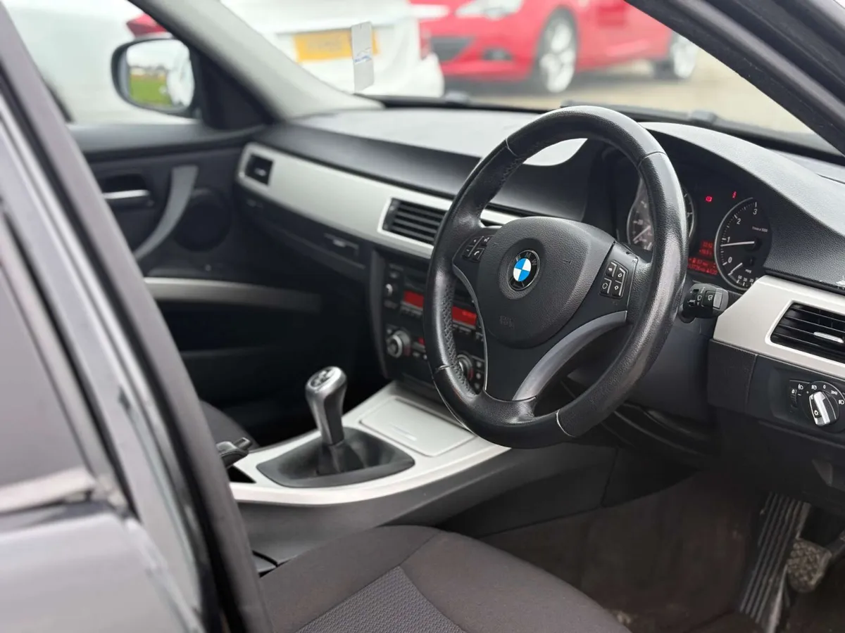 BMW 3-Series 2009 - Image 3
