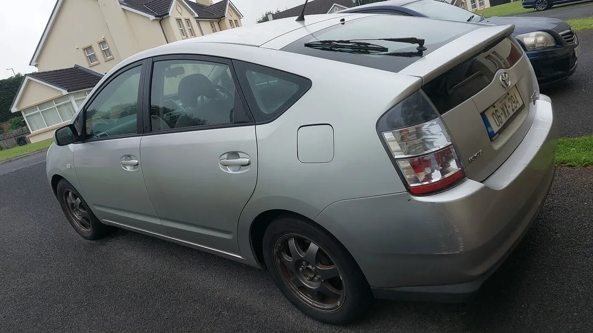Prius 2 - Image 1