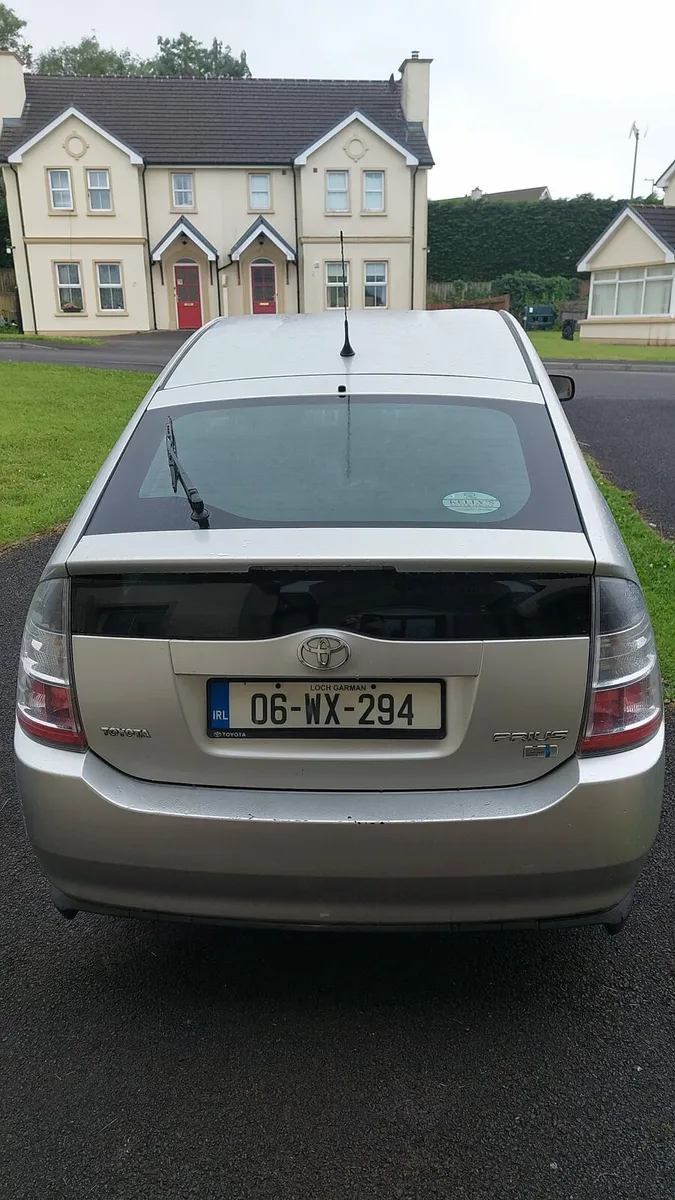 Prius 2 - Image 3
