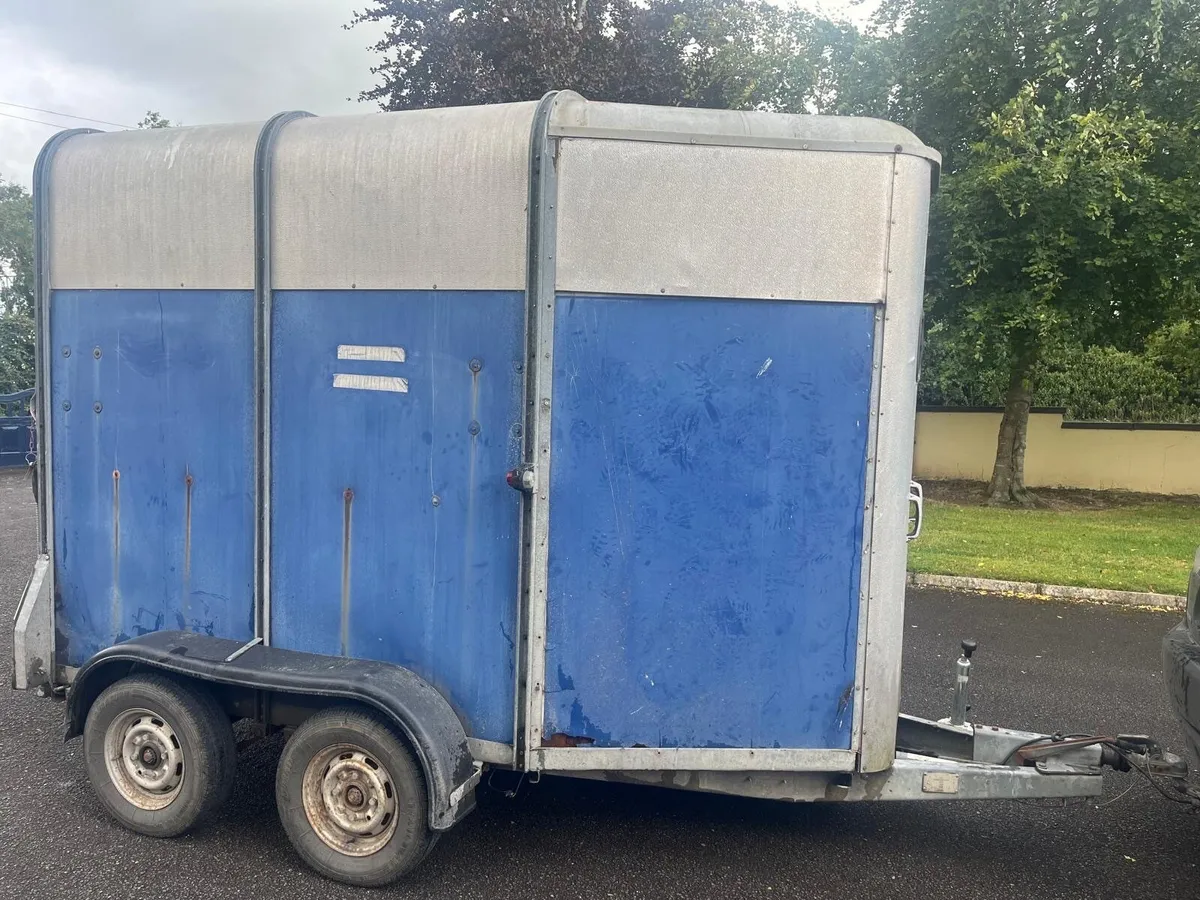 Horse box - Image 1