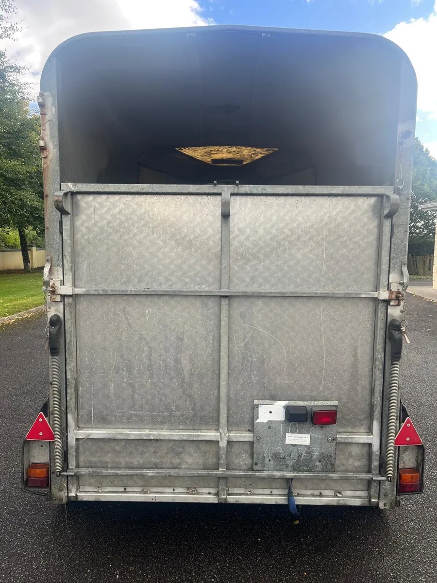 Horse box - Image 2
