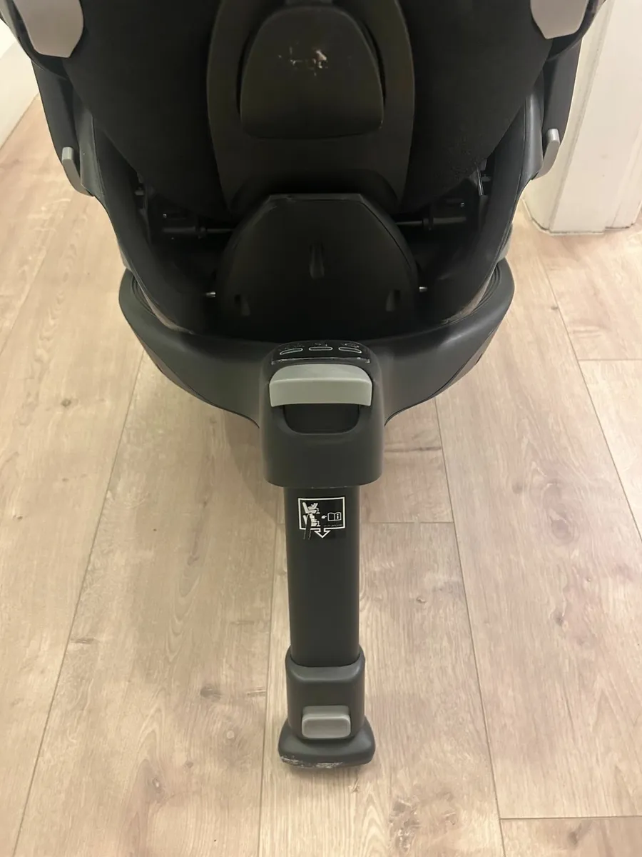 Cybex Cloud T Plus Rotating Baby Car seat & base - Image 3