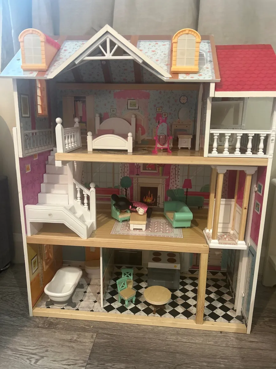 Doll house - Image 1