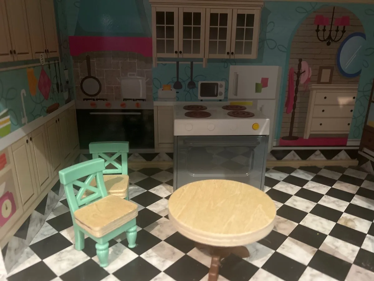 Doll house - Image 2