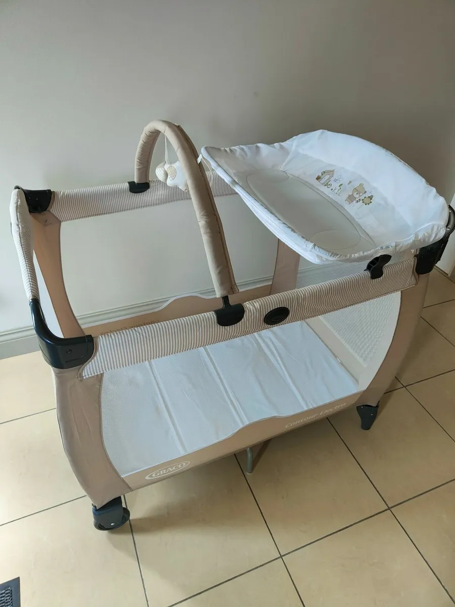 Graco travel cot - Image 1