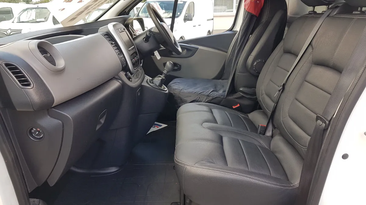 Renault Trafic 192D LWB79KM AS NEW VAT INVOICE - Image 4