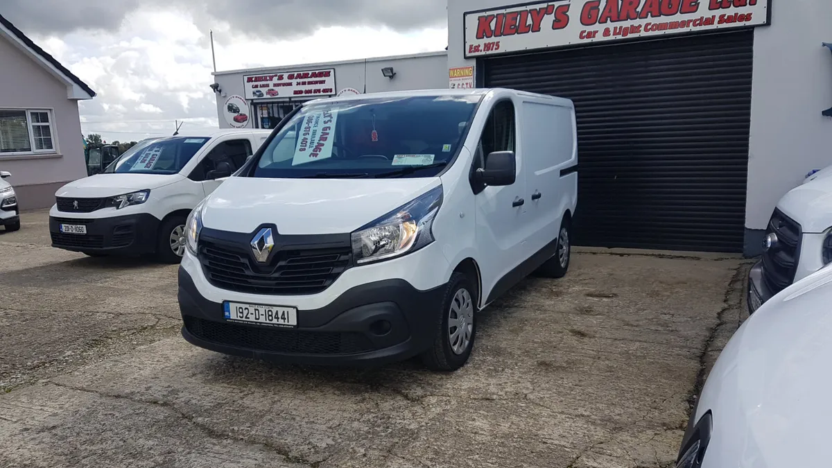 Renault Trafic 192D LWB79KM AS NEW VAT INVOICE - Image 3