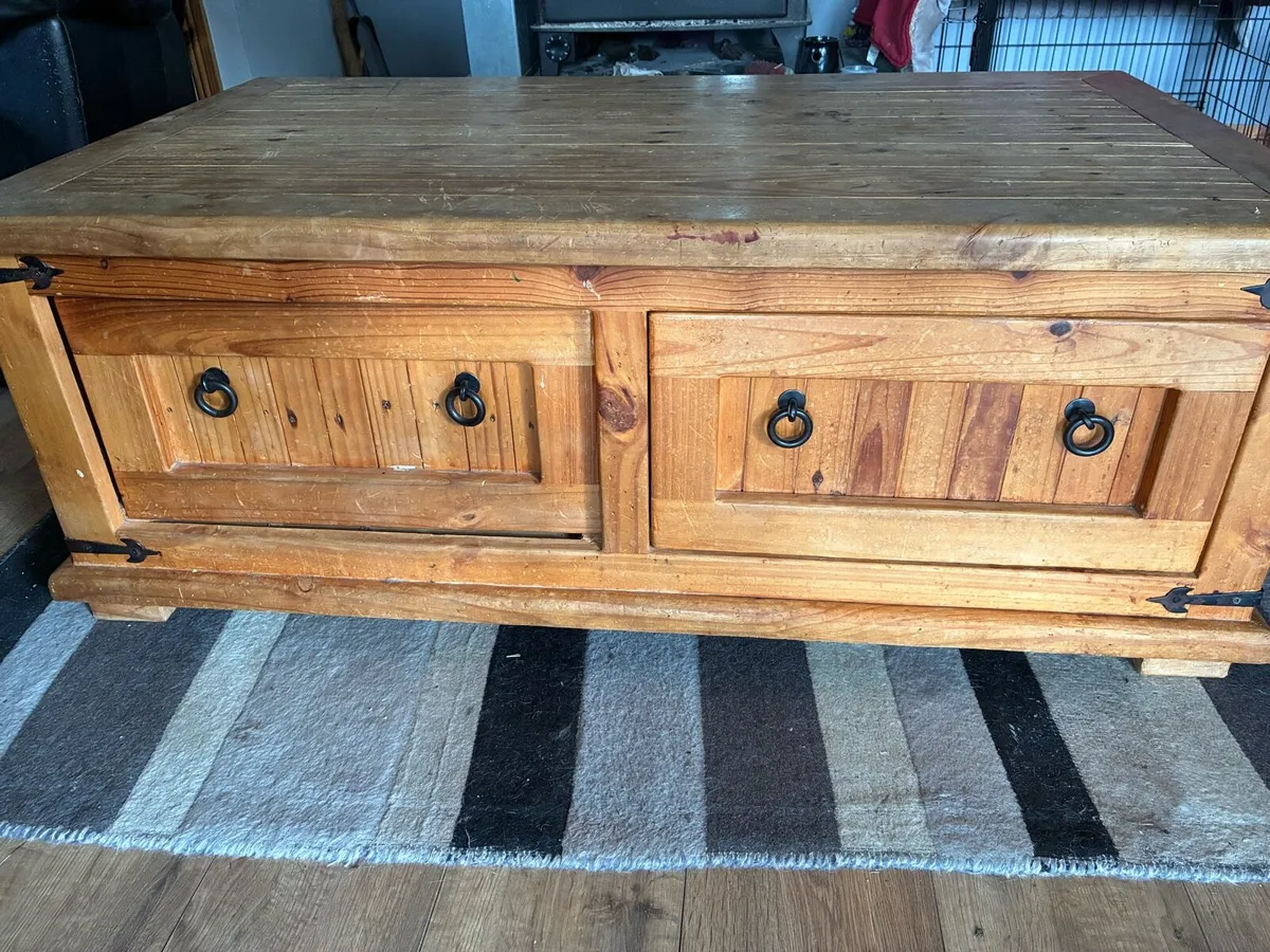 Coffee table with drawers - Image 1