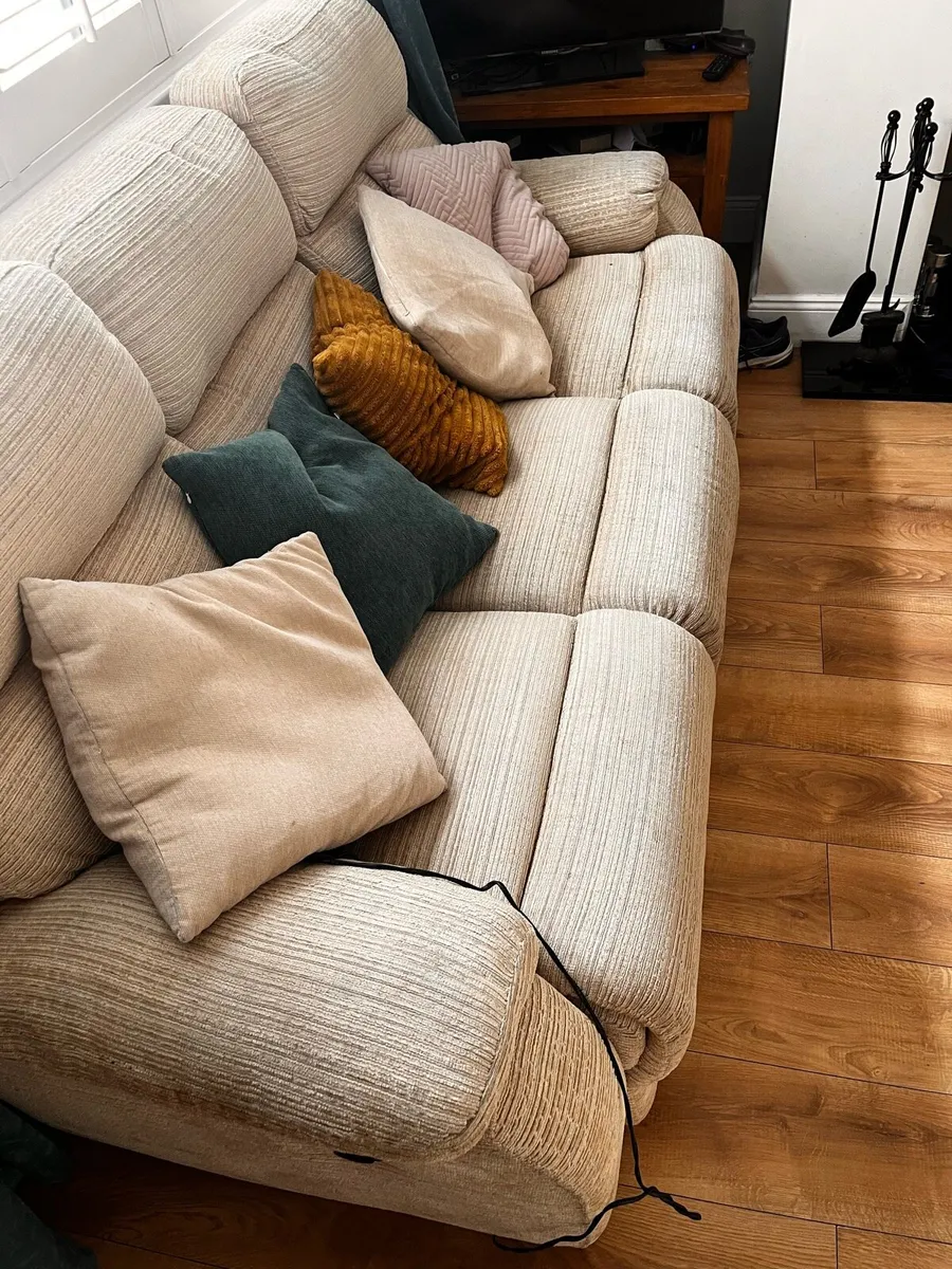 Electric recliner 3 and 2 seater couch - Image 3