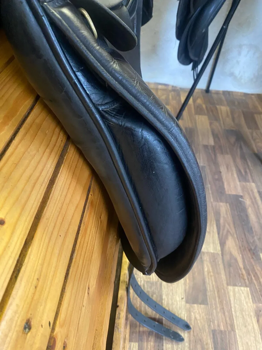 Albion dressage saddle 17.5 - Image 3
