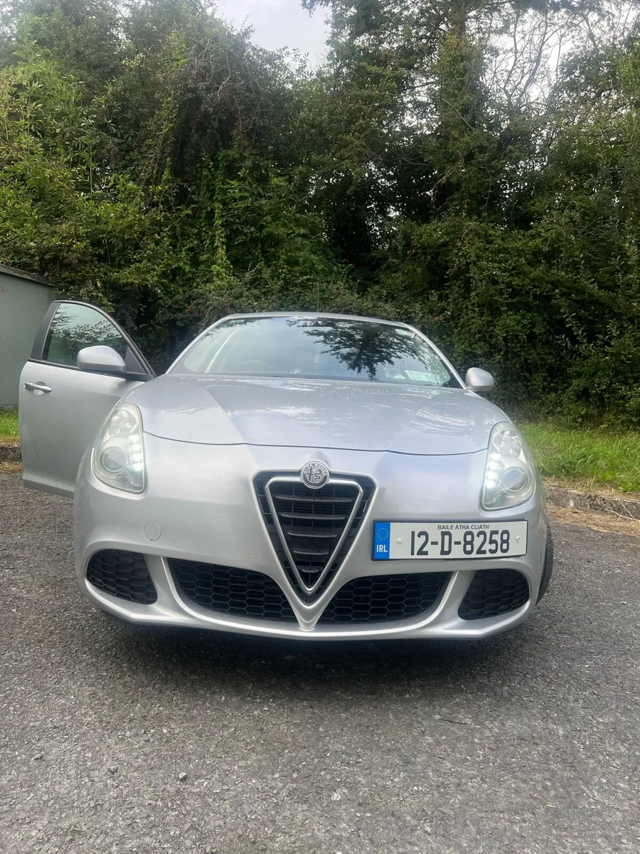 Alfa Romeo giulietta 2012 only 80,000 km - Image 1