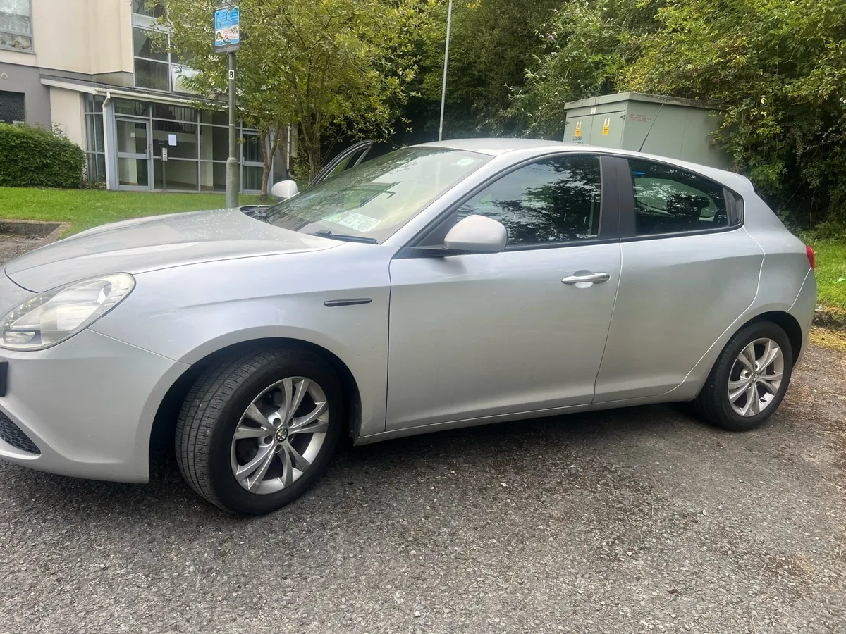 Alfa Romeo giulietta 2012 only 80,000 km - Image 2