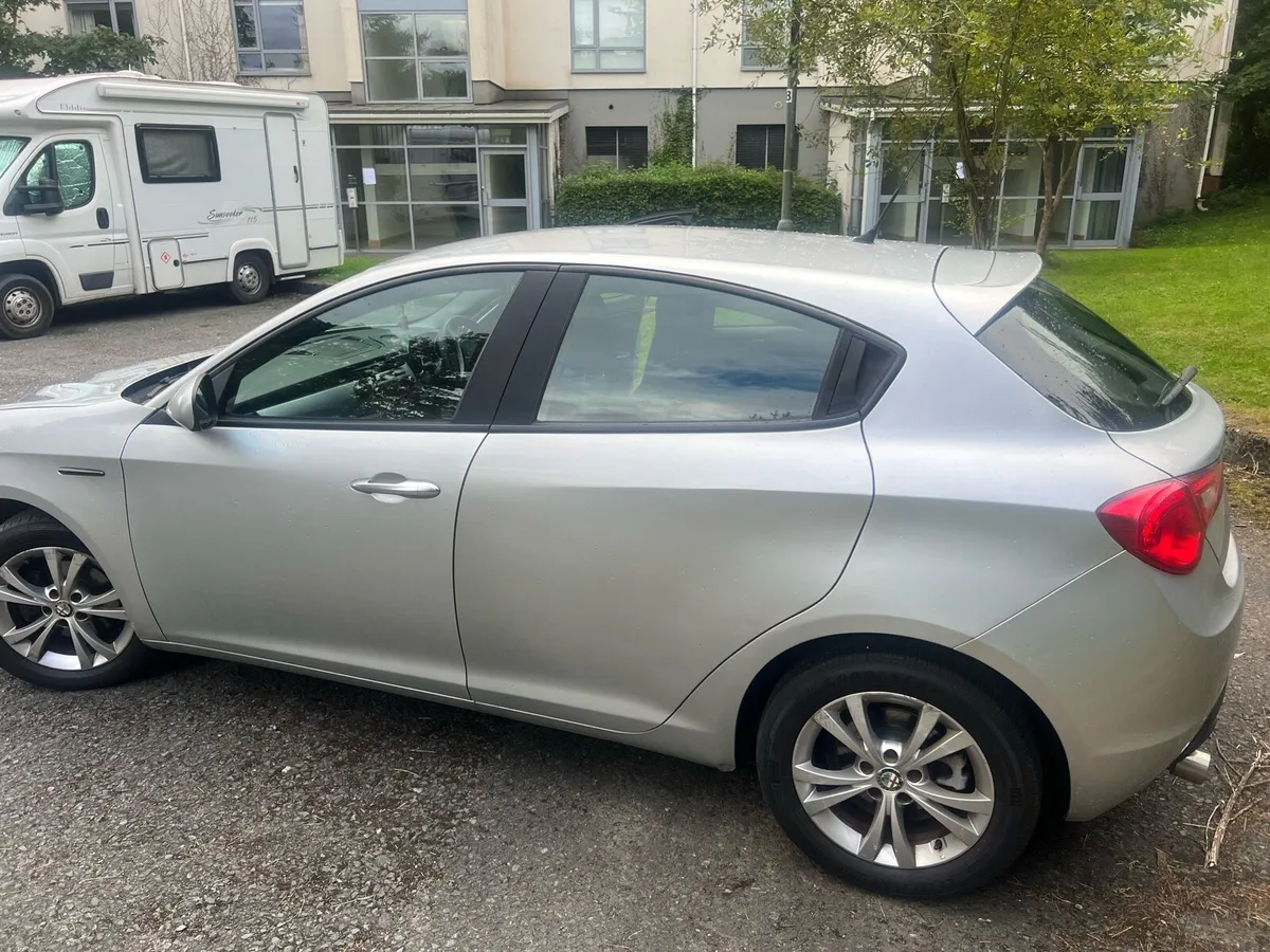 Alfa Romeo giulietta 2012 only 80,000 km - Image 4