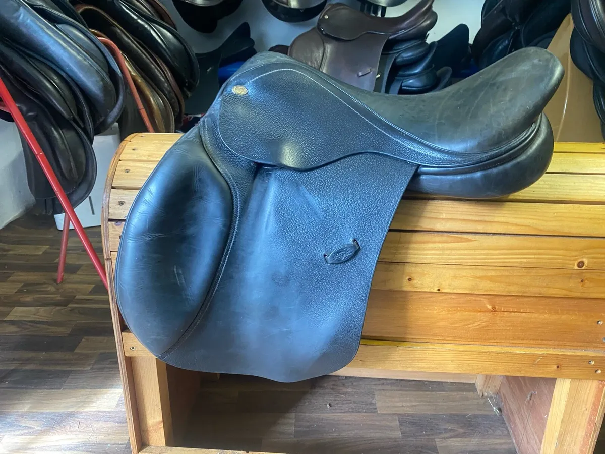 Eric Thomas black Leather jumping saddle - Image 4