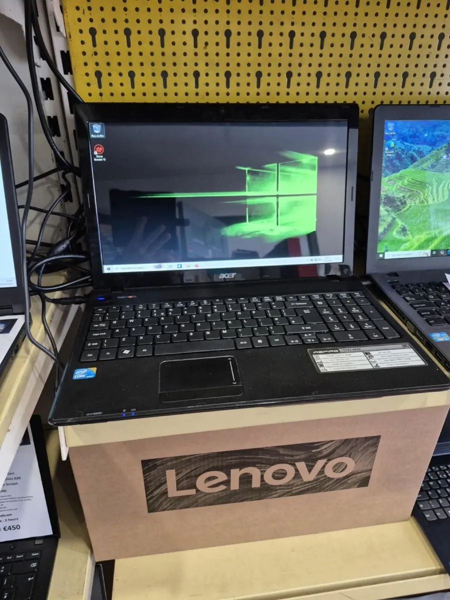 Acer 5742 laptop - Damaged lid!