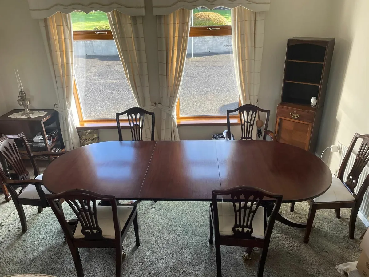 Mahogony dining table - Image 1