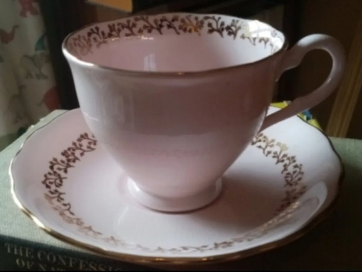 Pink Vintage China Teaset with Gold Trim - Image 3