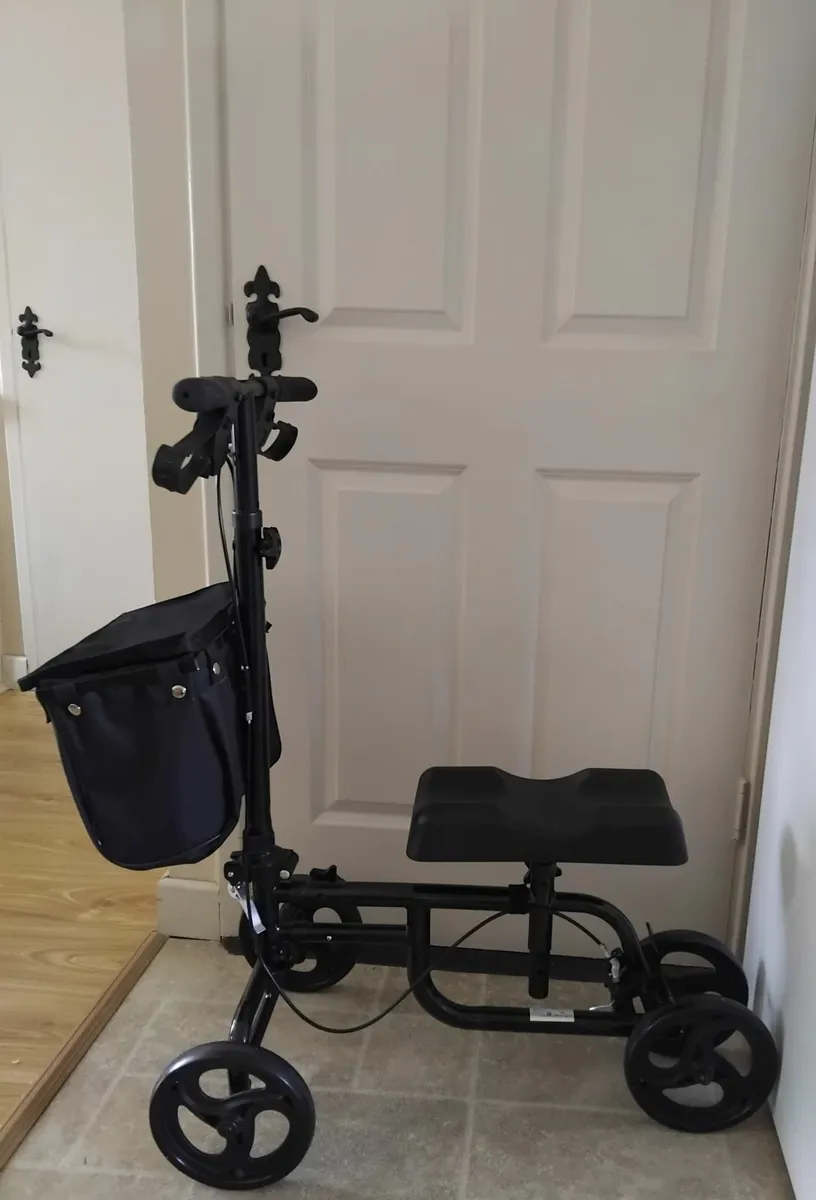 Mobility knee scooter - Image 1