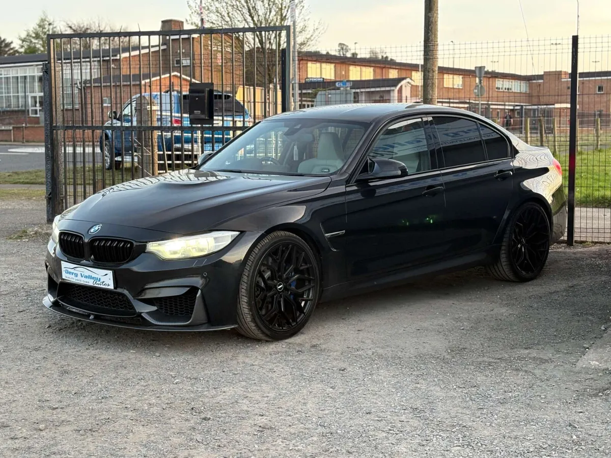 BMW M3 2017 - Image 2