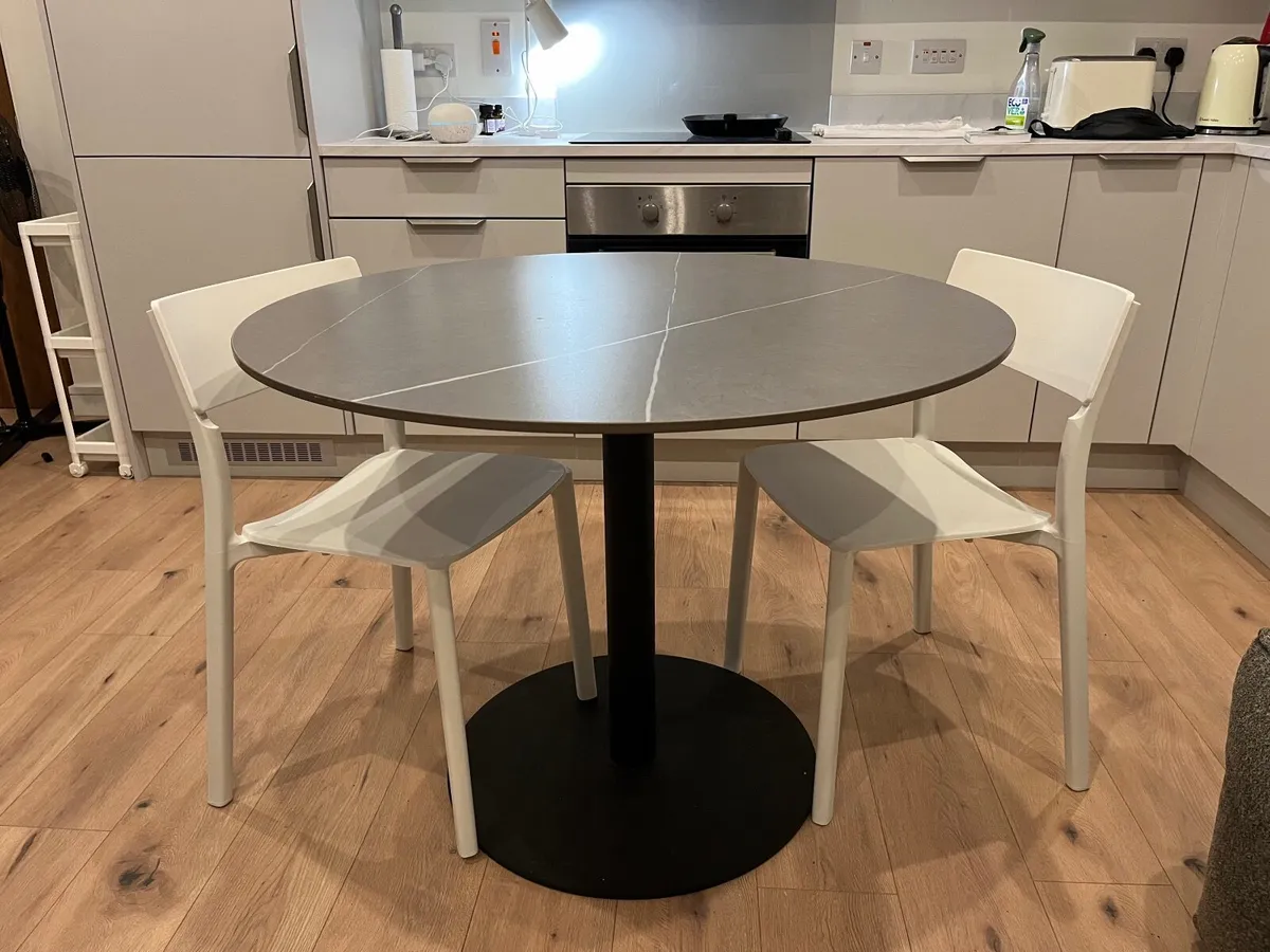White chairs - Image 1