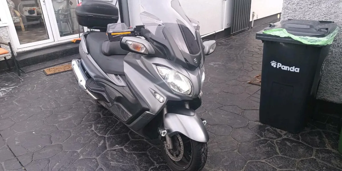 Suzuki Burgman 650 Executive - Image 1