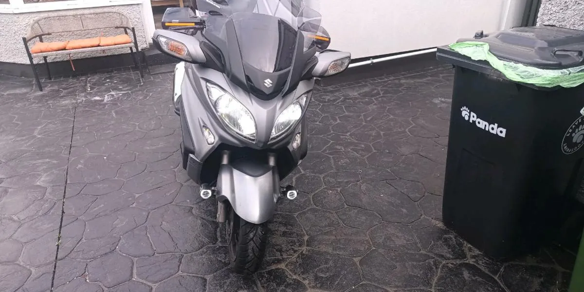 Suzuki Burgman 650 Executive - Image 2
