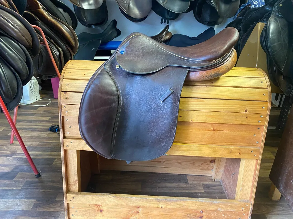 Dever brown 17” leather jump  saddle - Image 1