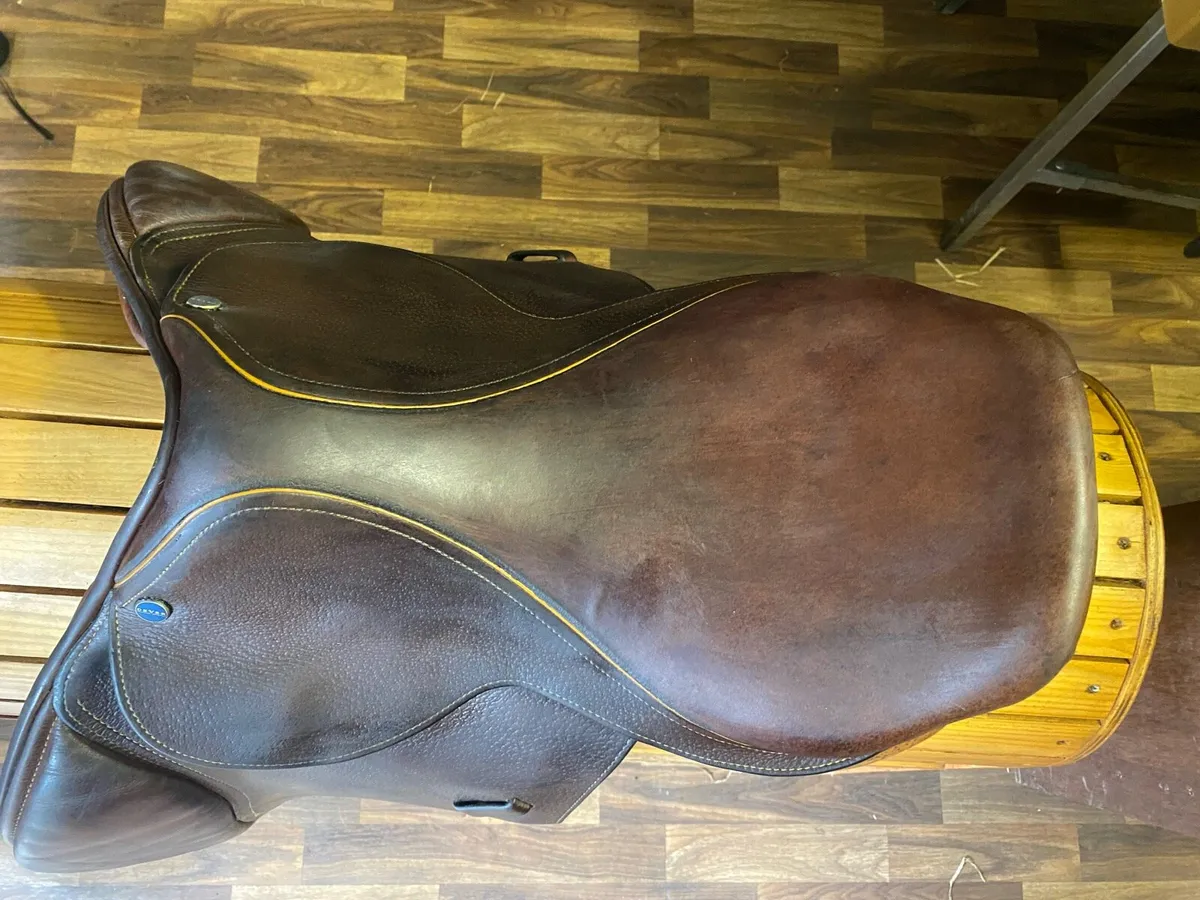 Dever brown 17” leather jump  saddle - Image 2
