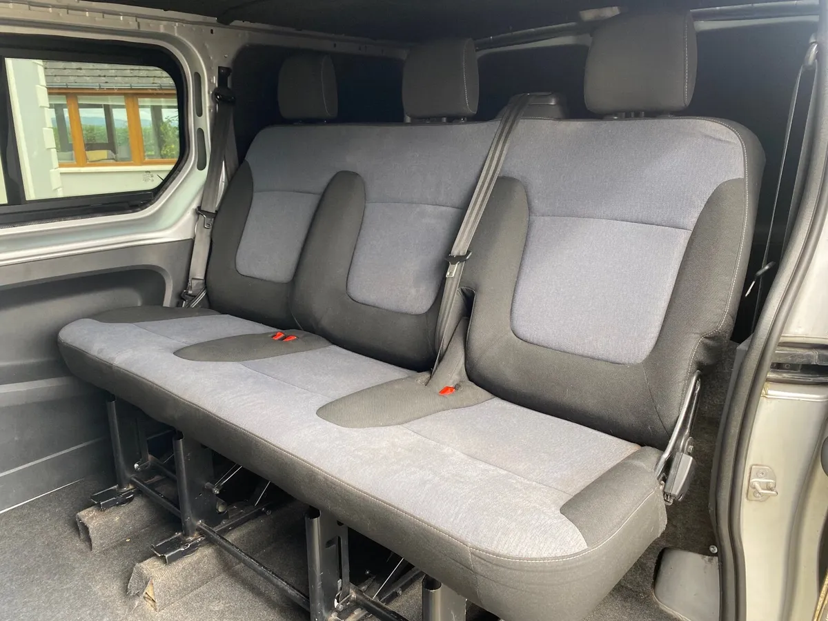 VIVARO,TRAFIC CREW SEAT - Image 1