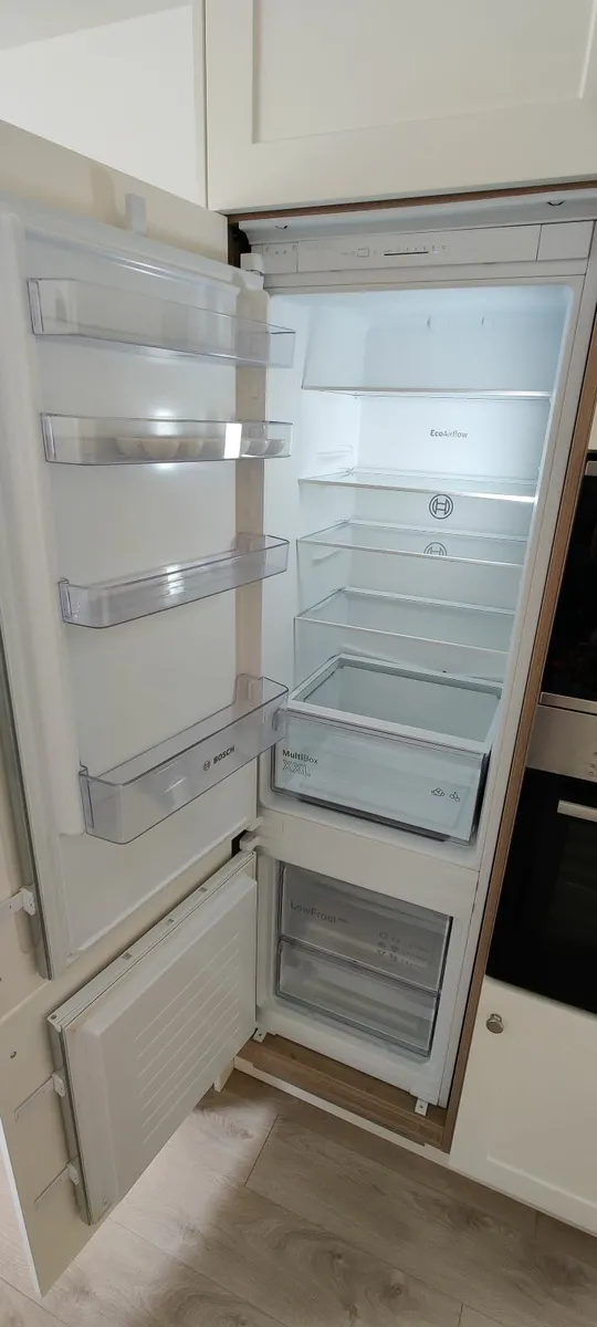 Bosch build in fridge freezer - Image 2