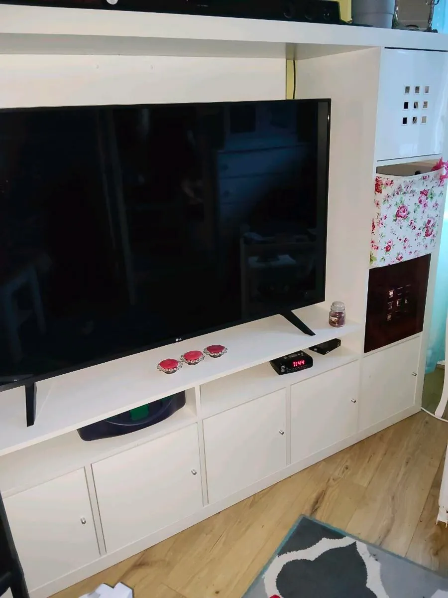 IKEA TV storage unit, white Good condition - Image 1