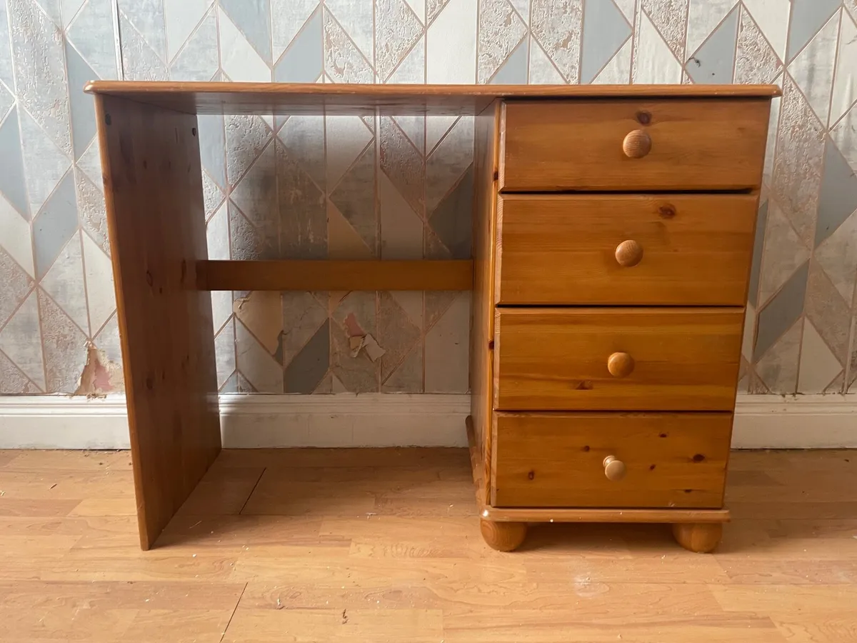Solid desk