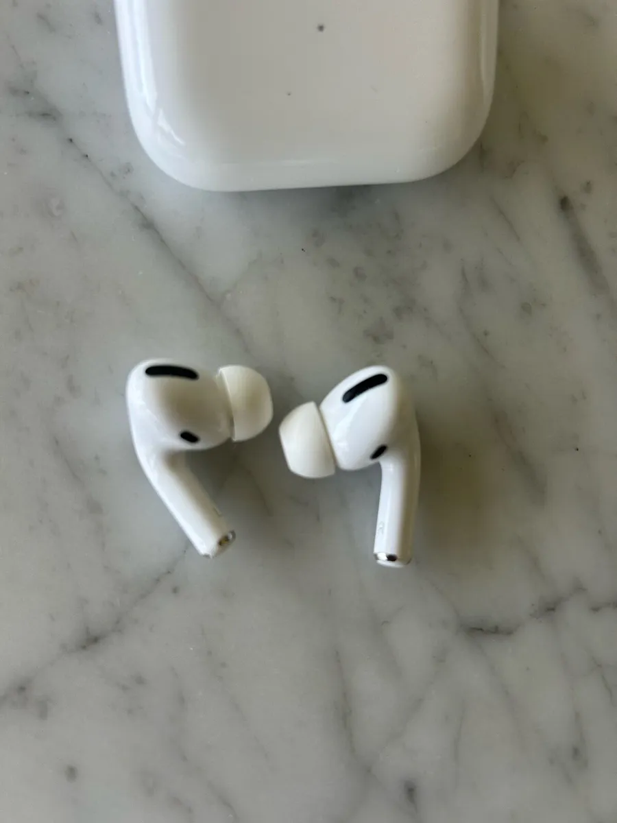 AirPods Pro 1 with Wireless Charging Case - Image 2