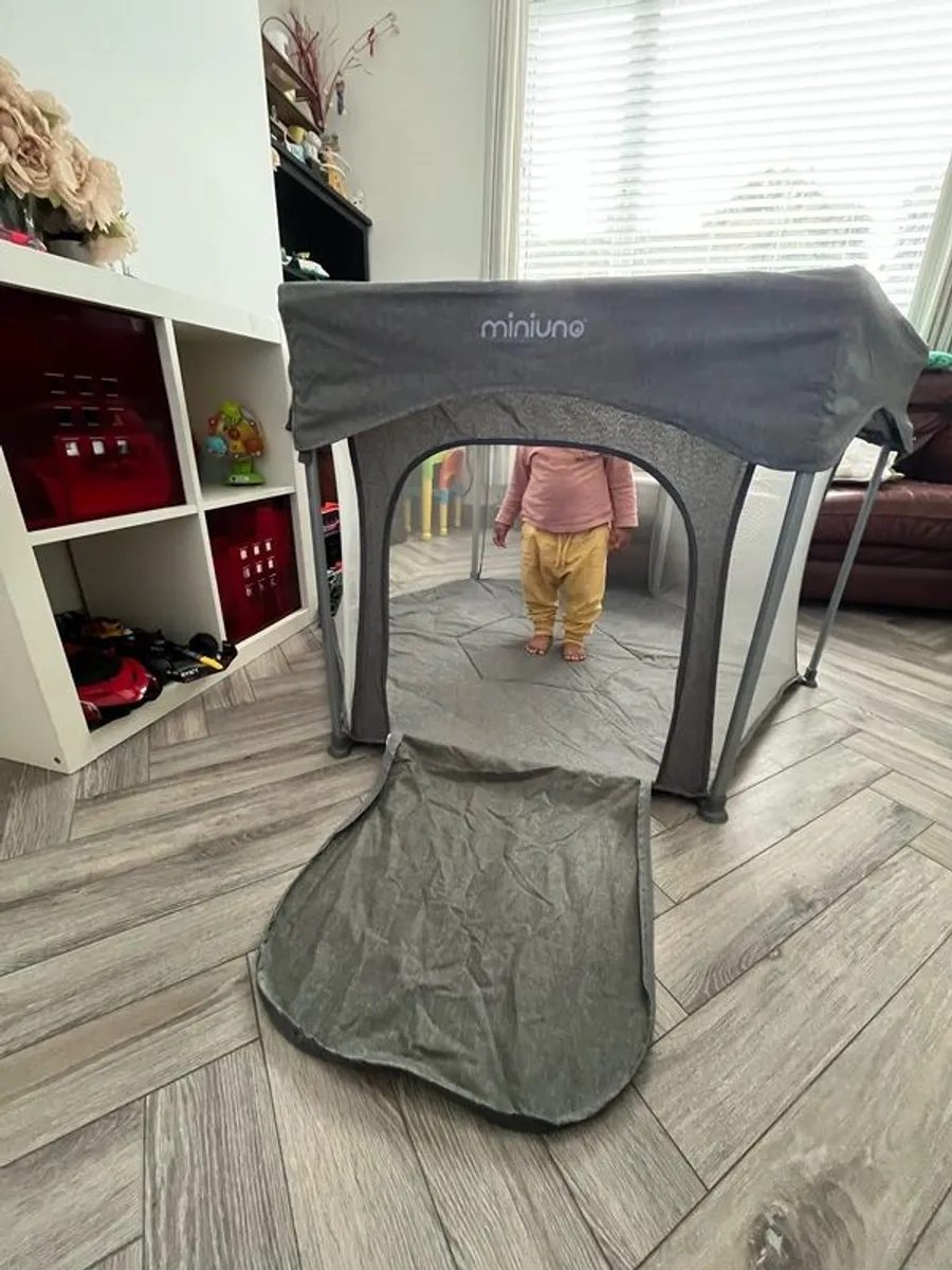miniuno Hexipen Folding Playpen - Image 1