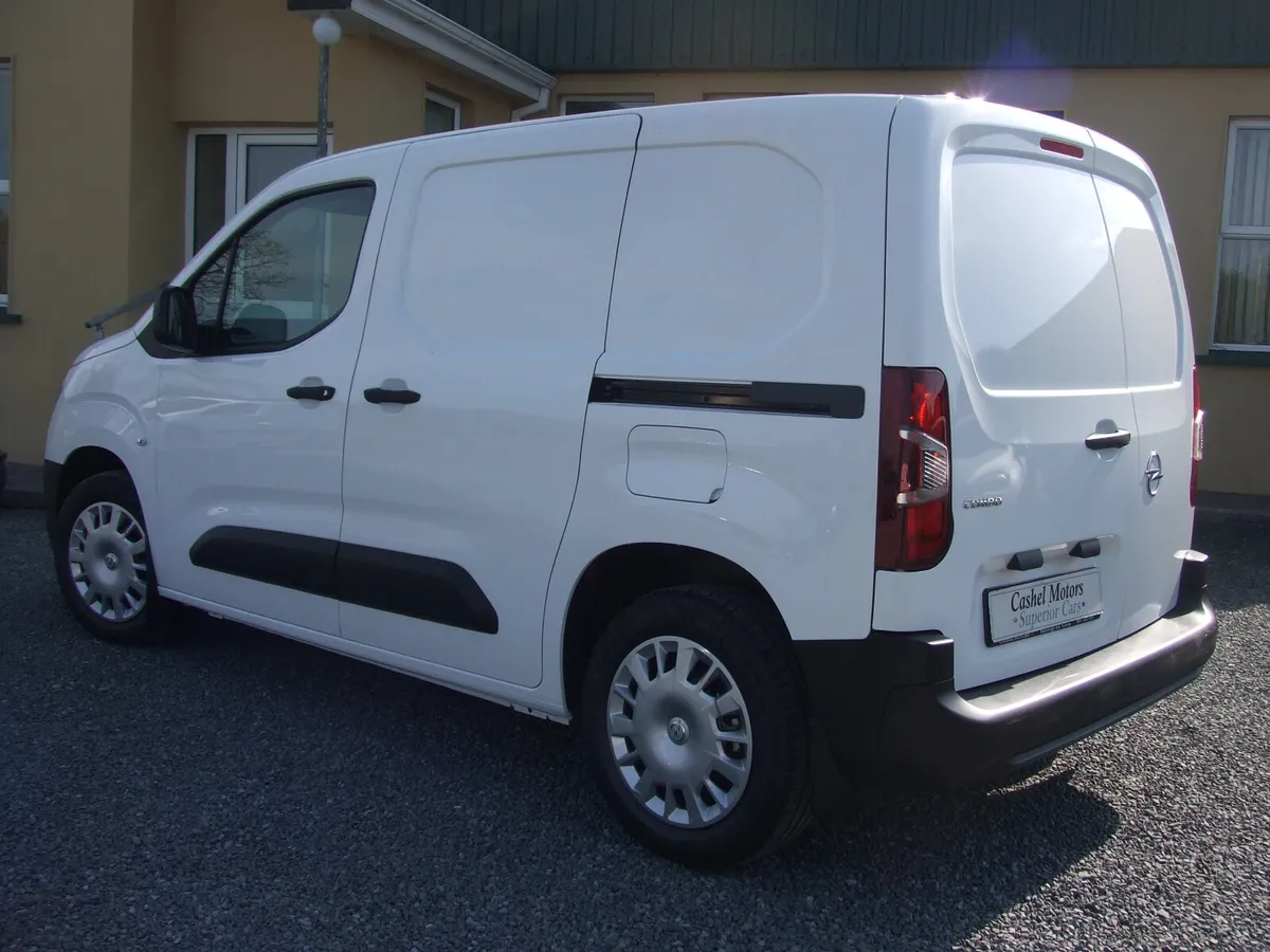 100bhp 6 speed Kompfort 'LIKE NEW' 1 Private Owner - Image 4