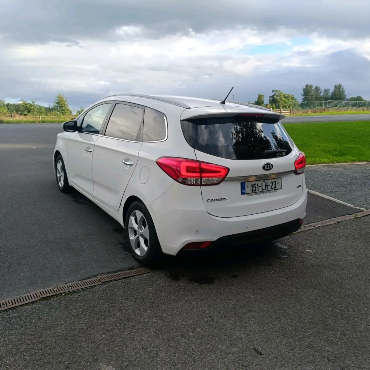 2015 Kia Carens 7 Seater - Image 4
