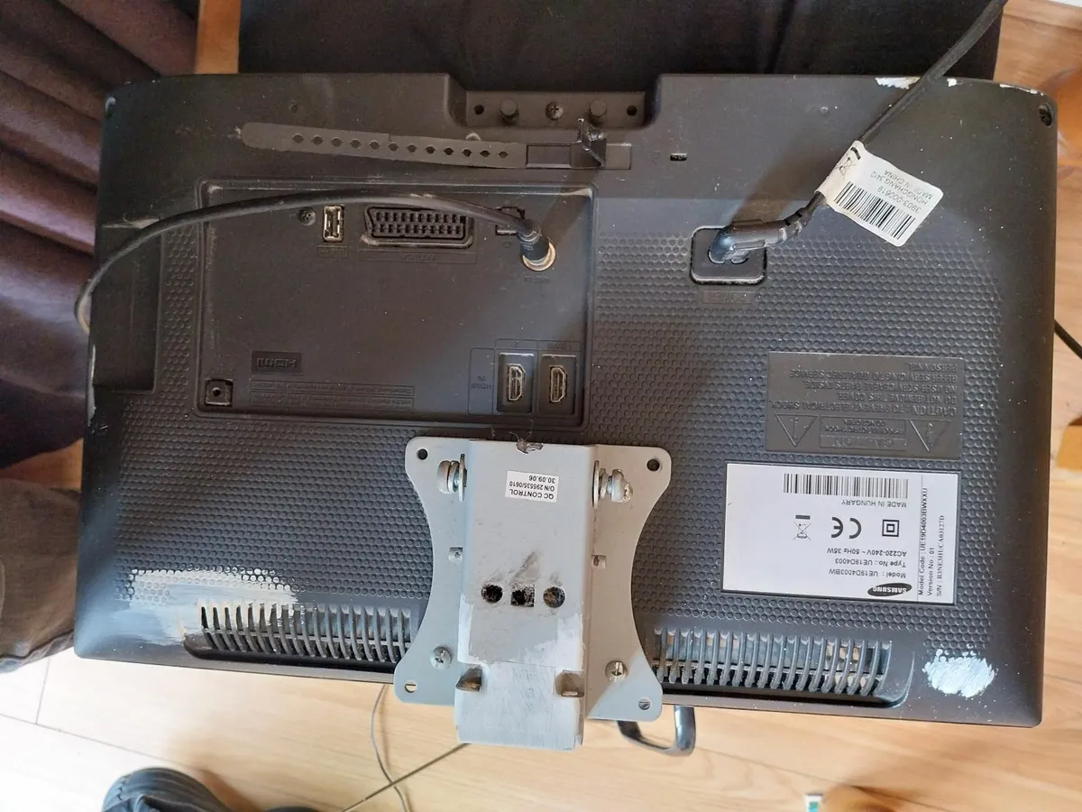 19 inch tv - Image 1