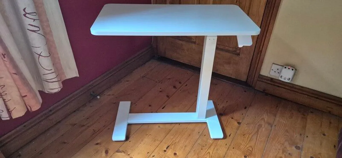 Extendable laptop table - Image 1