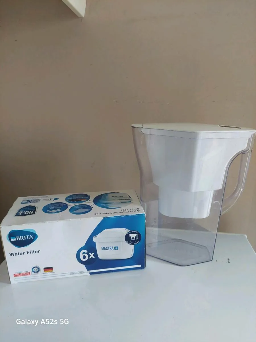 Brita water filter jug plus filters - Image 1