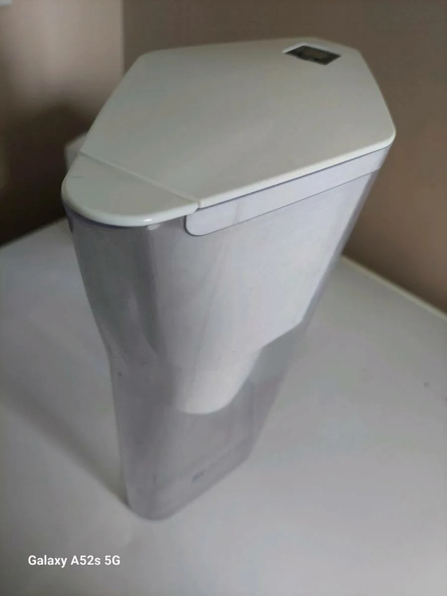 Brita water filter jug plus filters - Image 2