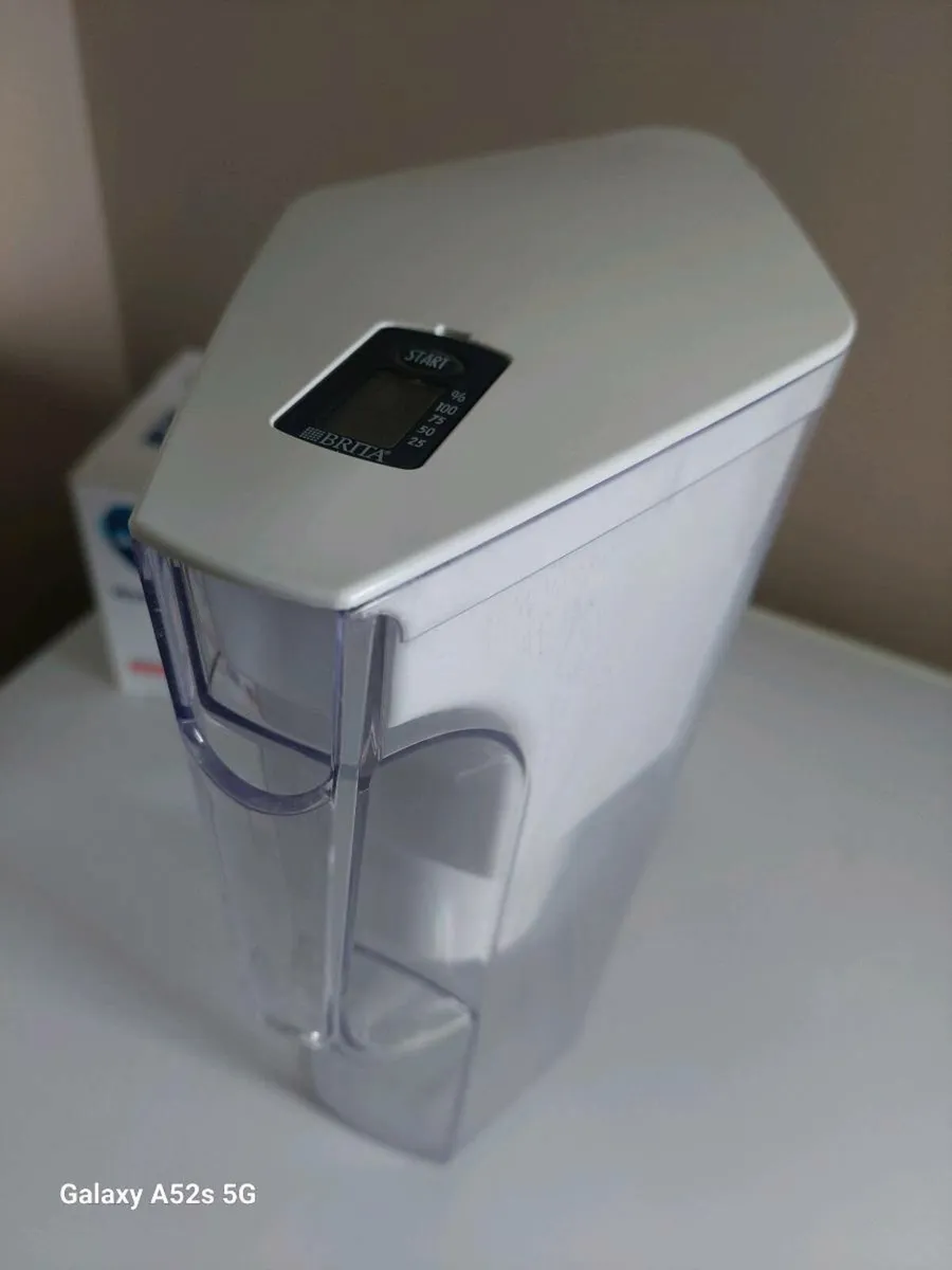 Brita water filter jug plus filters - Image 3