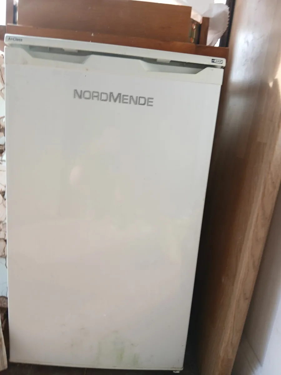 Slim Freezer - Image 1