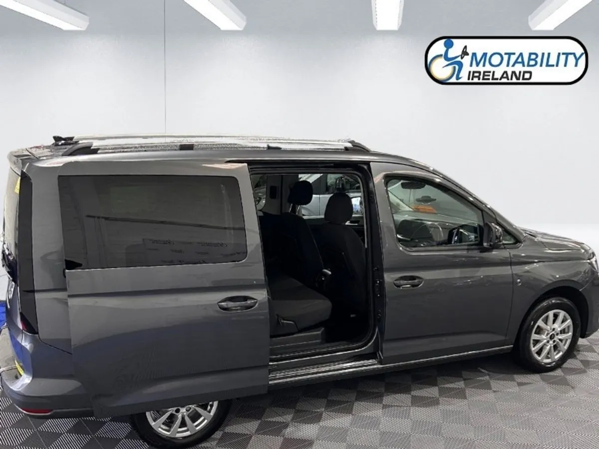 Ford Transit Connect Wheelchair Accessible - Image 4