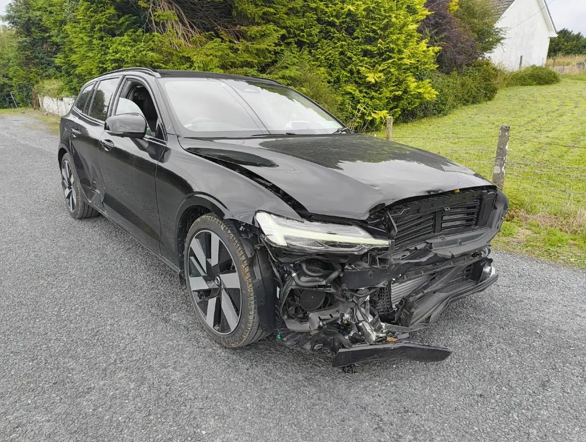 2024 VOLVO V60 T6 REPAIRABLE - Image 1