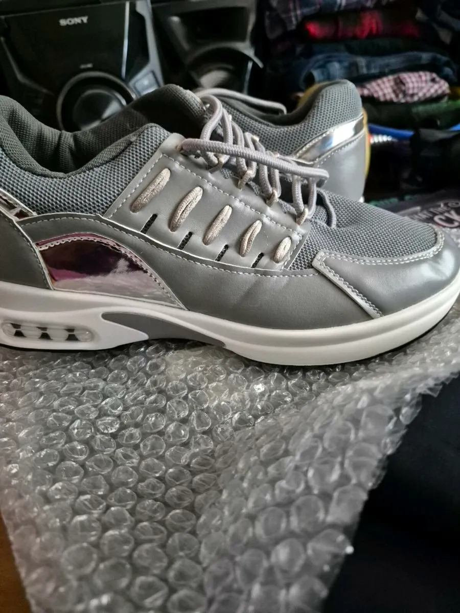 TRAINERS - Image 1