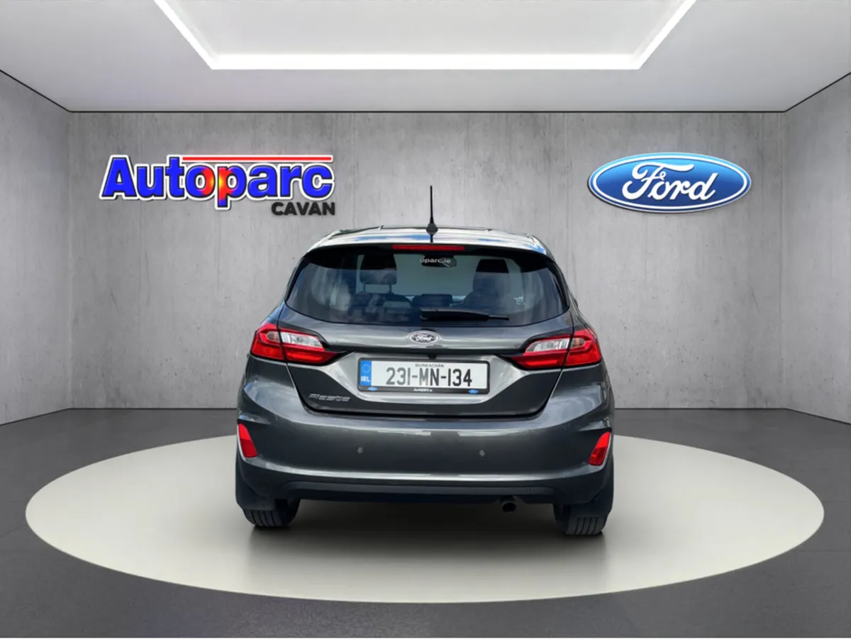Ford Fiesta TREND CONNECTED 1.1 075 M5 4DR - Image 4