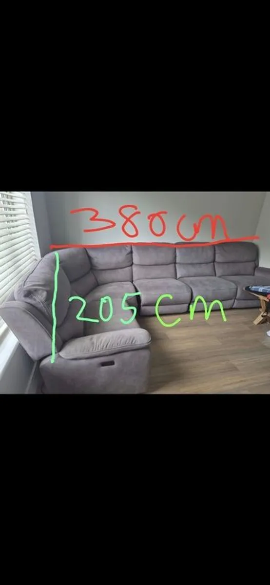corner couch - Image 1
