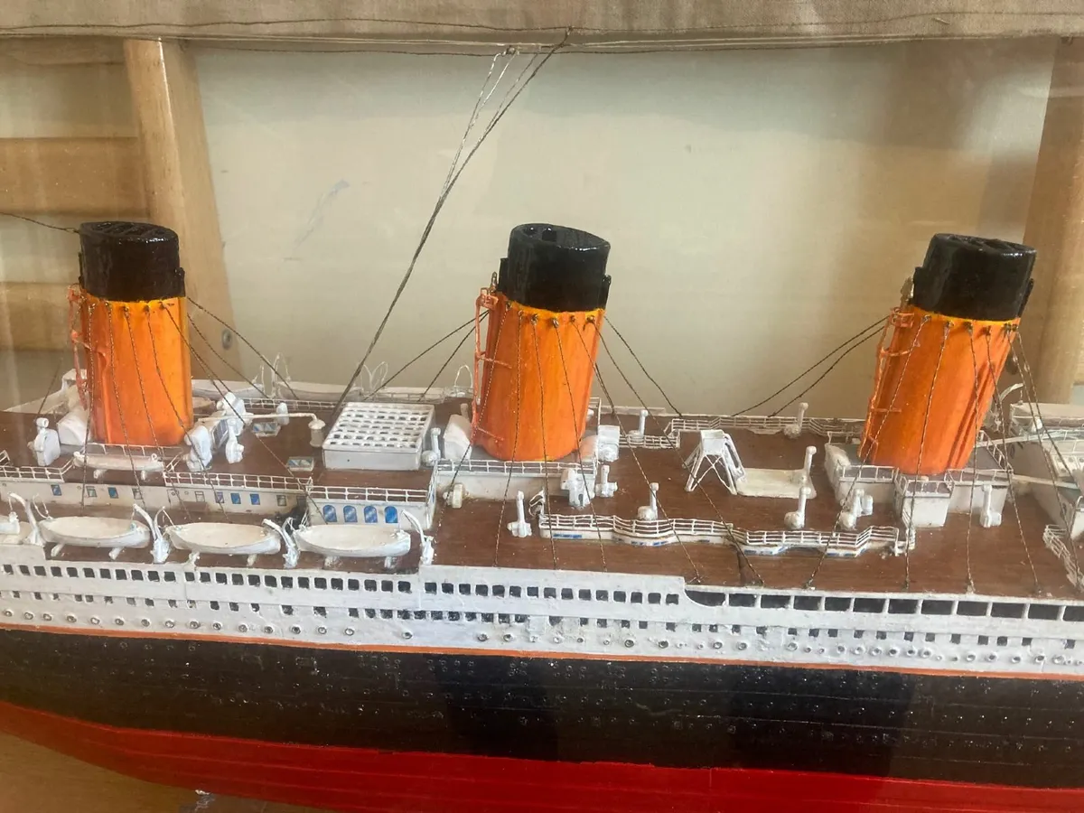 Replica Titanic In Glass Cabinet - Image 3