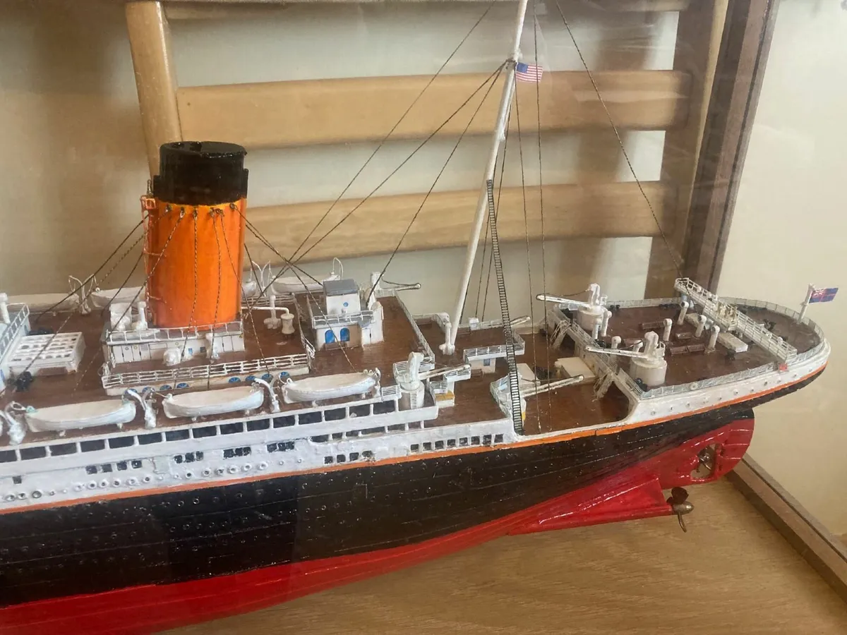 Replica Titanic In Glass Cabinet - Image 4