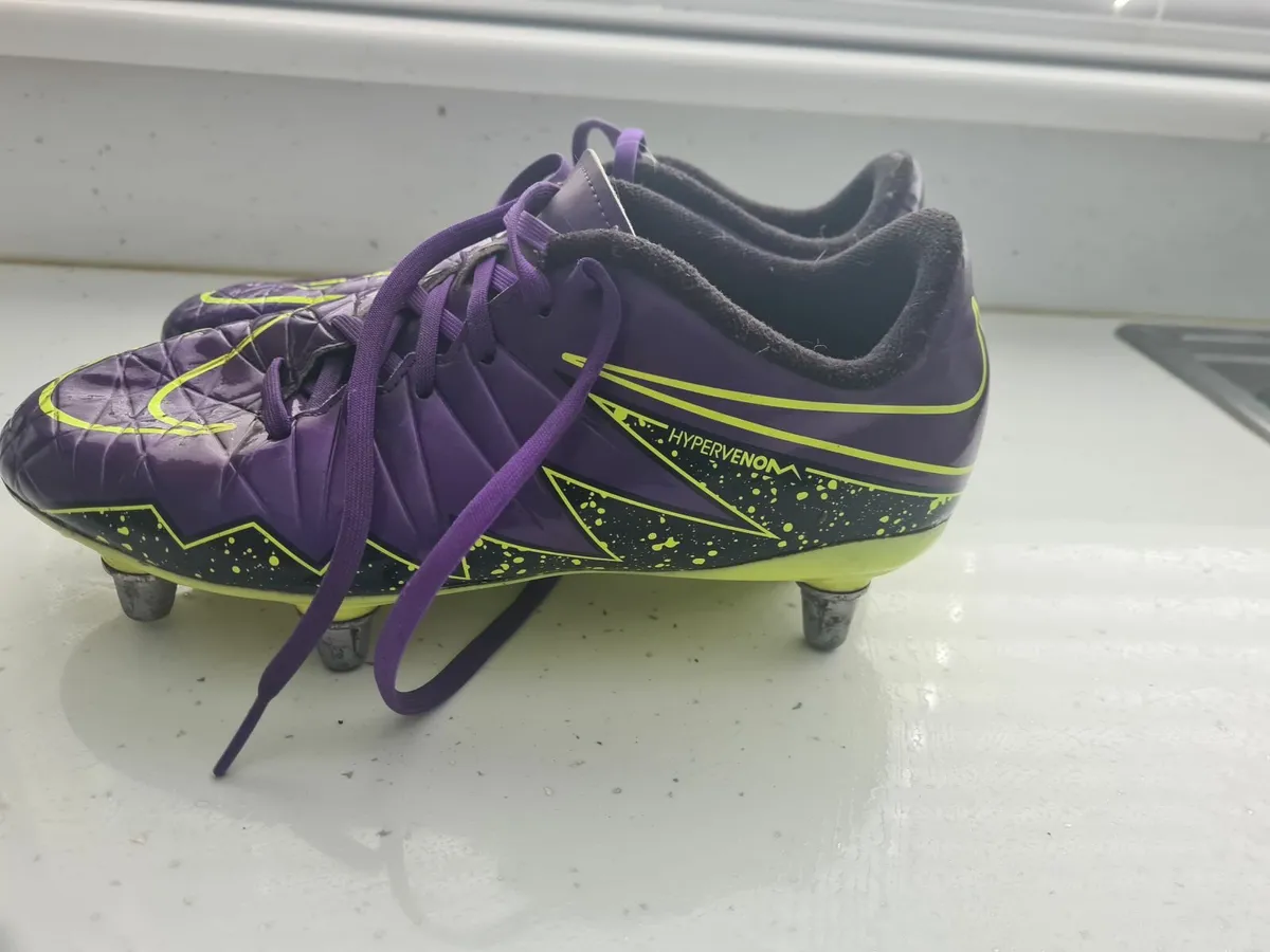 Kids soccer boots - Image 1